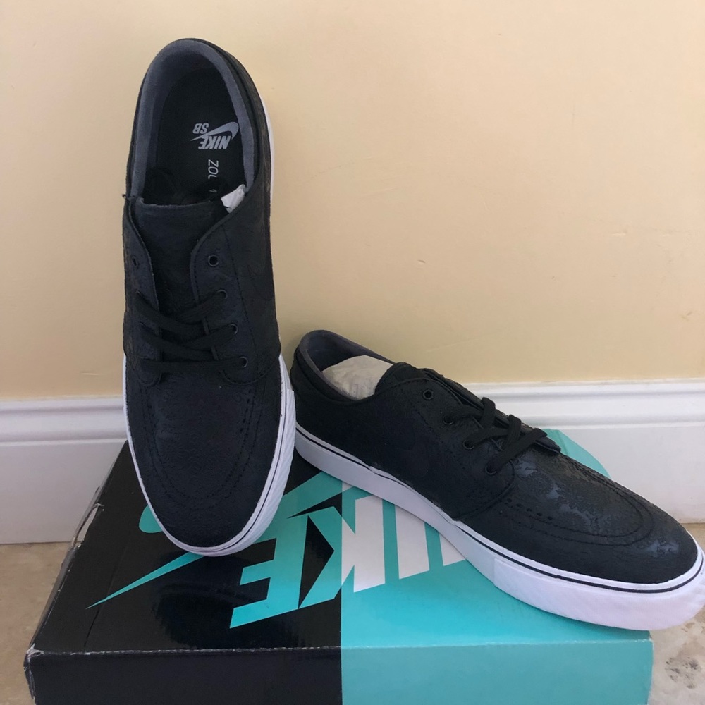 Men’s Nike shoes